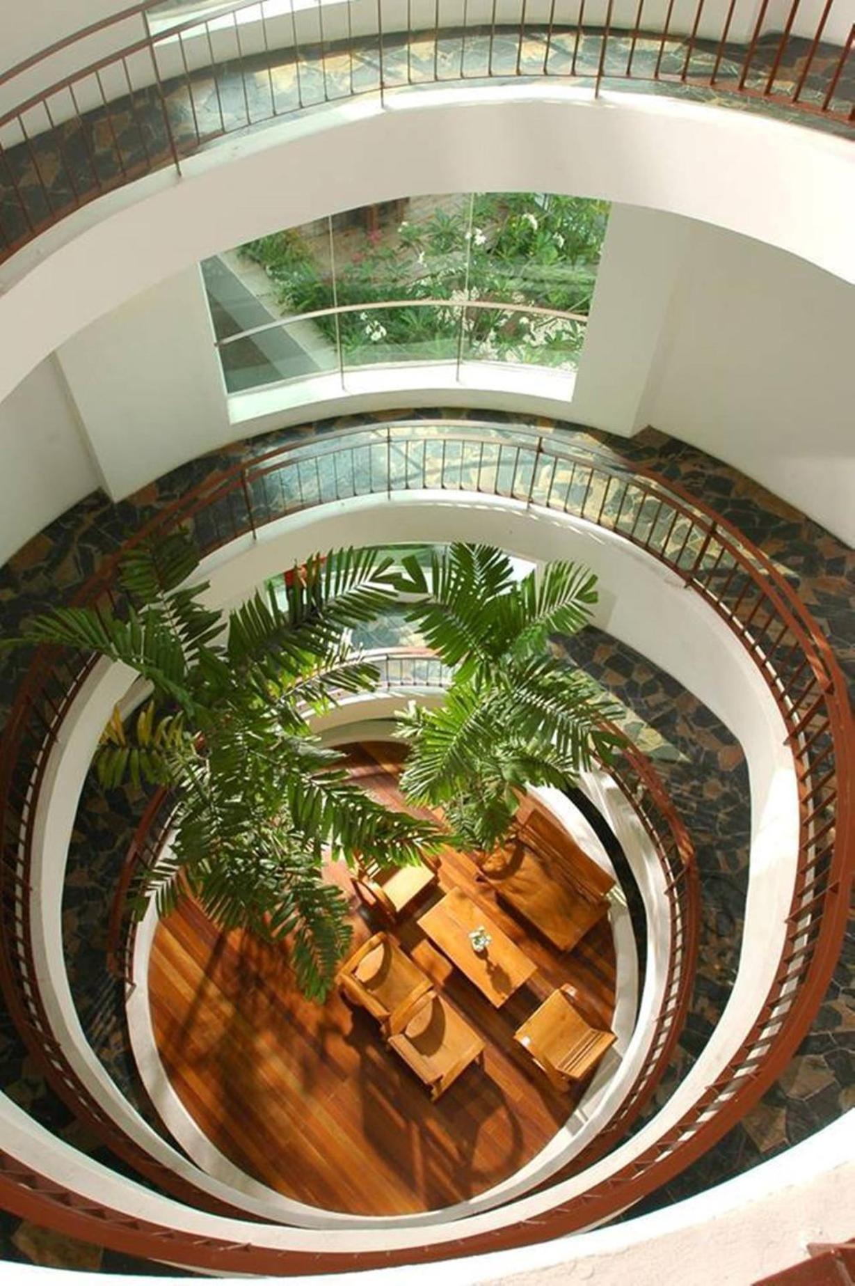 Bansabai Hostelling International Бангкок Экстерьер фото
